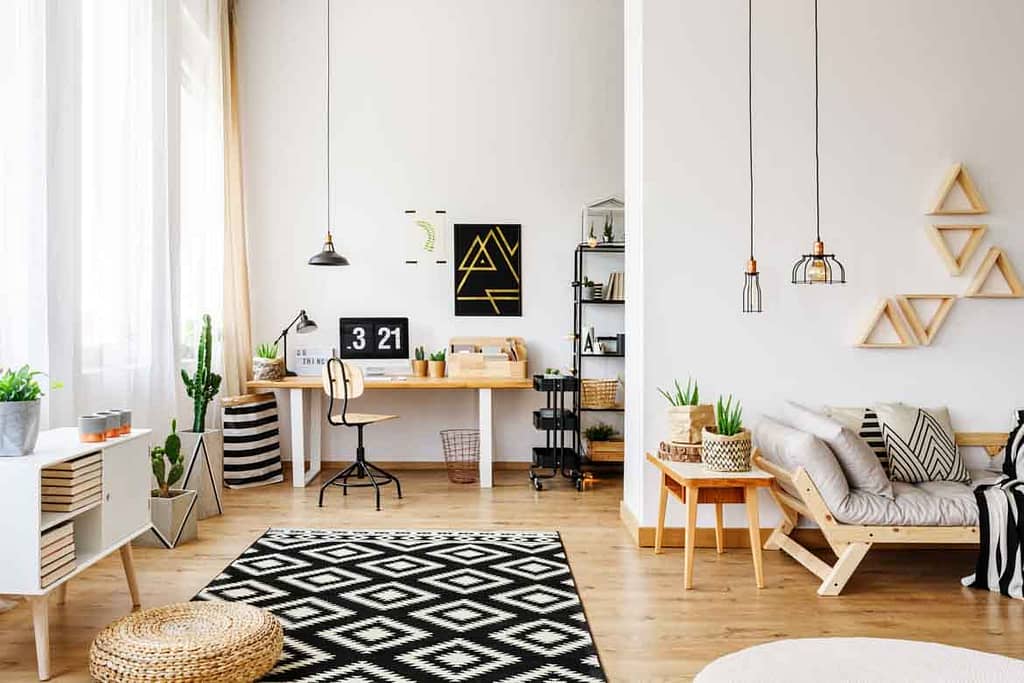 Stilul nordic de amenajare interioara este cunoscut pentru simplitatea sa, designul minimalist și utilizarea culorilor naturale. Acest stil se bazează pe principii precum lumina naturală, confortul și funcționalitatea.