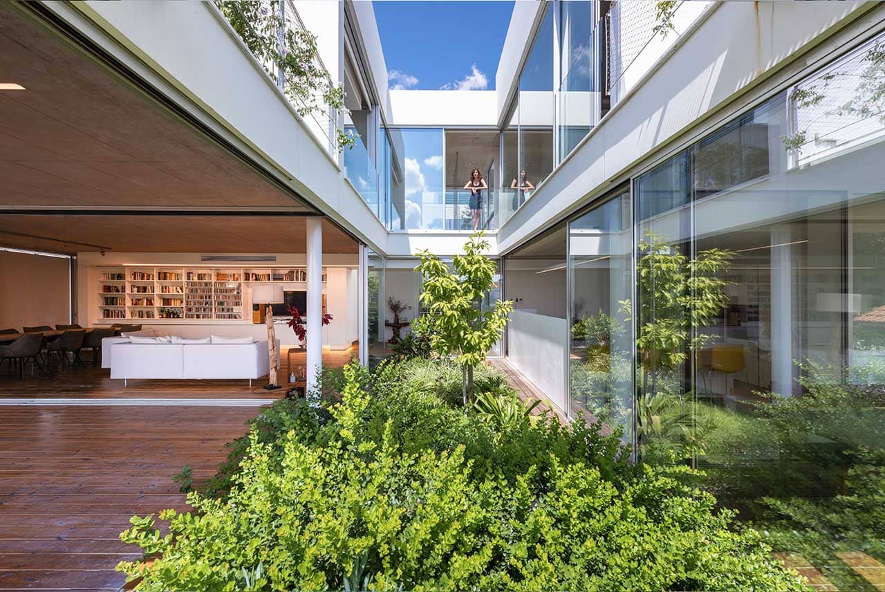 Crearea unei oaze verzi în locuința ta: Amenajarea unei grădini interioare