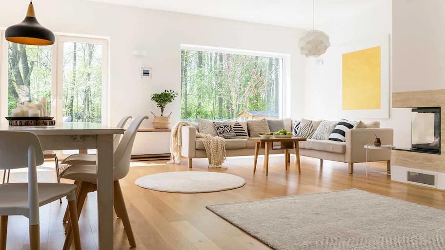Stilul nordic de amenajare interioara este cunoscut pentru simplitatea sa, designul minimalist și utilizarea culorilor naturale. Acest stil se bazează pe principii precum lumina naturală, confortul și funcționalitatea.